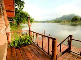 The Nature Club Resort Sangkhlaburi Extérieur photo